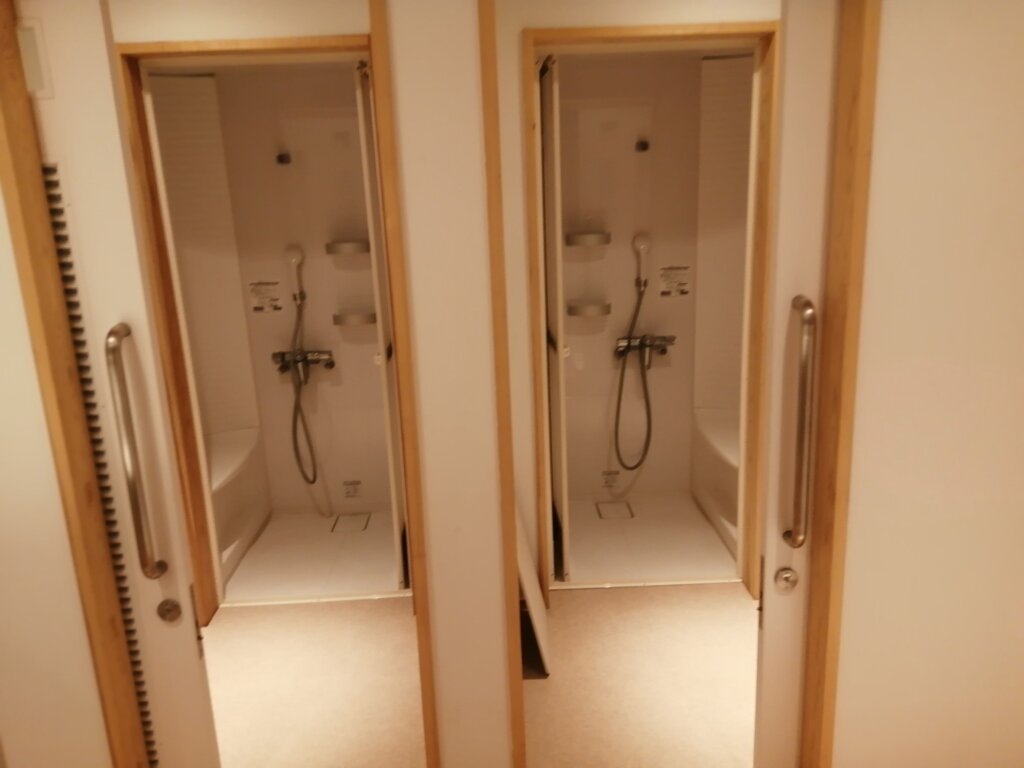 シャワー室入口