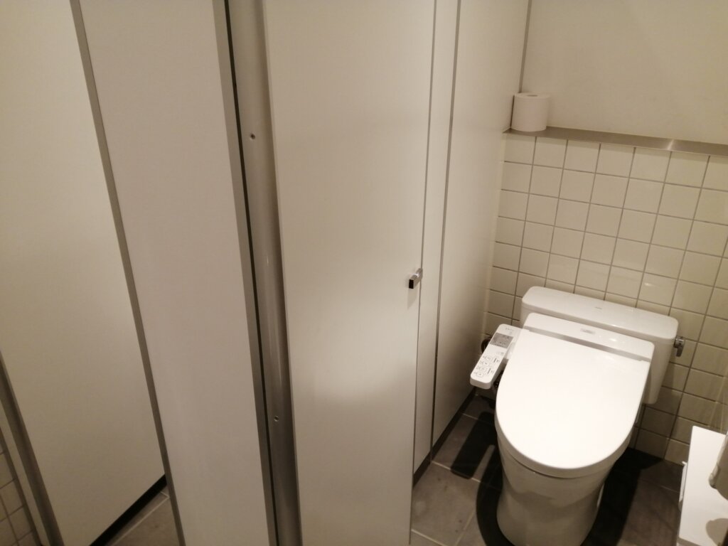 サニタリー棟の男性トイレ2