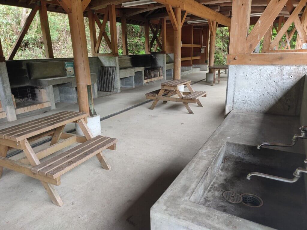 岩屋キャンプ場 炊事棟の流し台