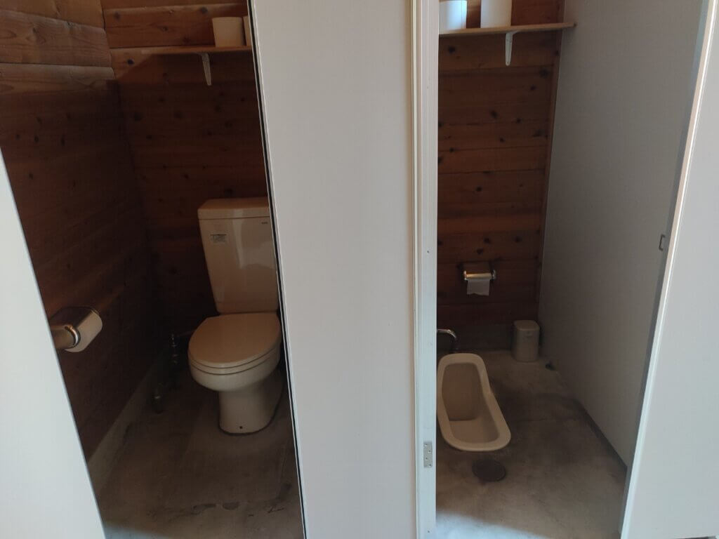 和式トイレと洋式トイレ