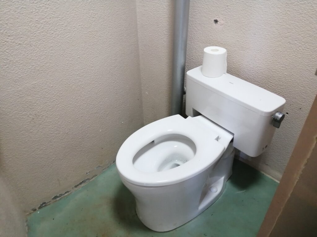 堀越キャンプ場 男性個室トイレ
