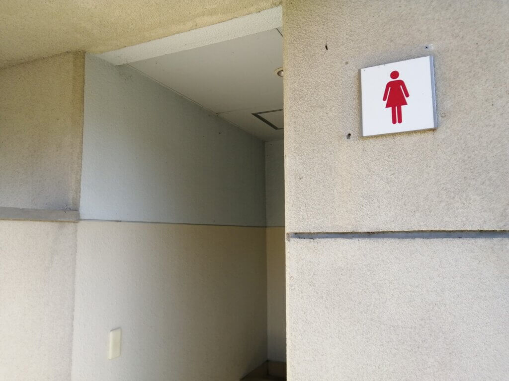 国東市くにみオートキャンプ場 女性トイレ入口
