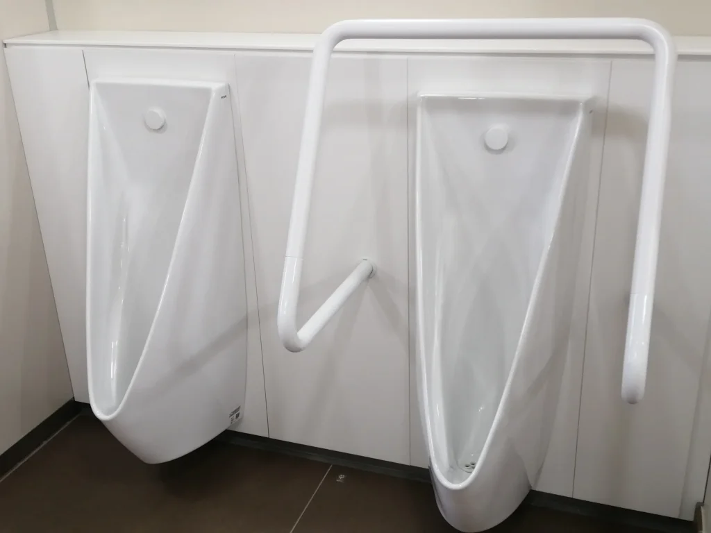 大池公園高台キャンプ場kirari 親水トイレの男性トイレの小便器
