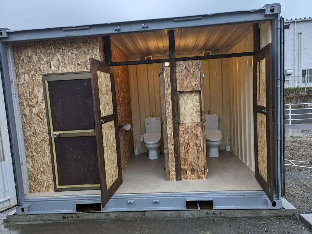 トゥーリ キャンプ サイト トイレ室内