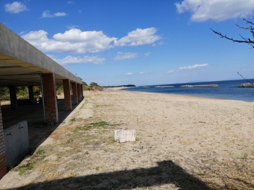 内田龍神海水浴場 キャンプ場 バーベキュー棟前の浜辺
