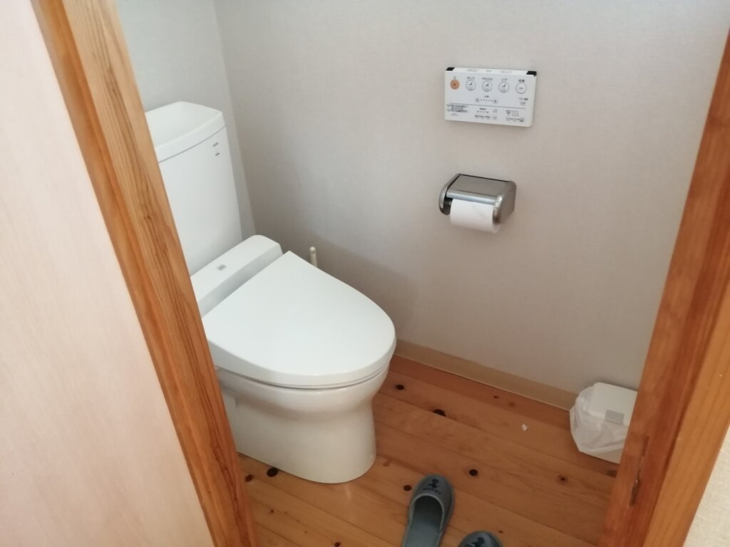 横岳自然公園 浴室棟内トイレ
