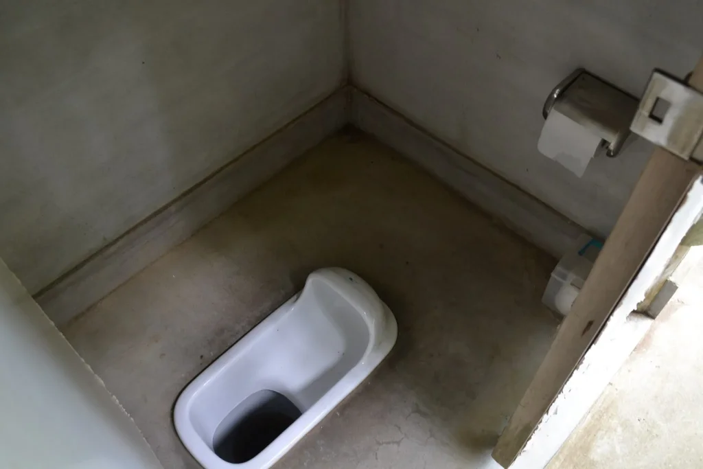 八丁キャンプ場 共有の和式トイレ
