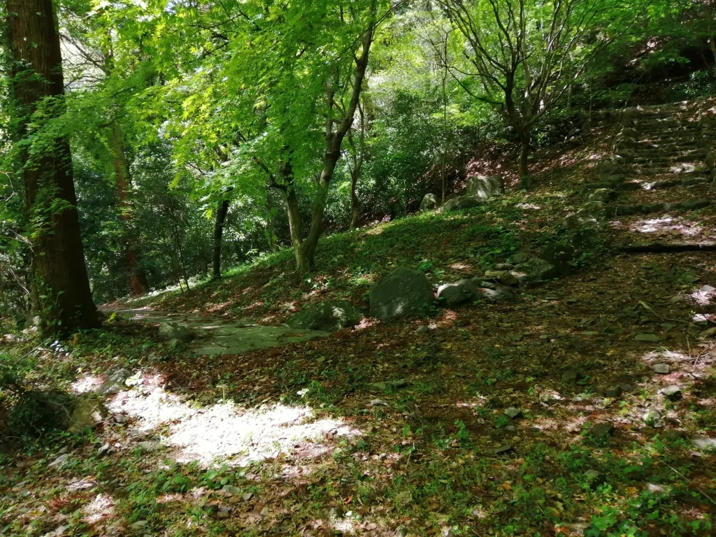 岩屋山渓桜公園 上段エリアのキャンプサイトまでの道のり
