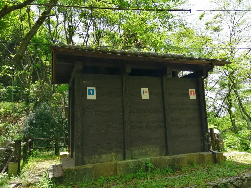 岩屋山渓桜公園 トイレの外観