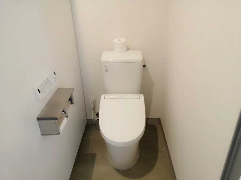 KITAGATA.BASE CampField（北方ベース キャンプフィールド） 女性トイレ個室内