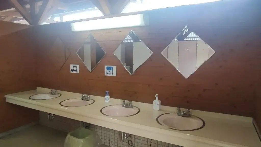 木魂館キャンプ場 研修棟付近の女性トイレ