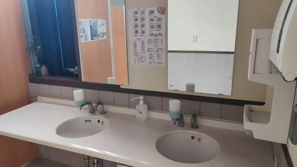 RVパークsmart 粟嶋(あわしま)公園 男性トイレ手洗い場
