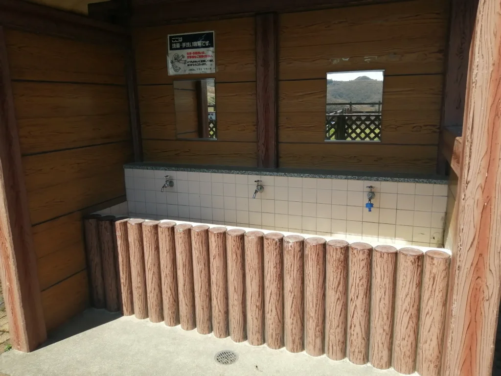 ソラランド平尾台（平尾台自然の郷）キャンプ場 トイレ裏の水道