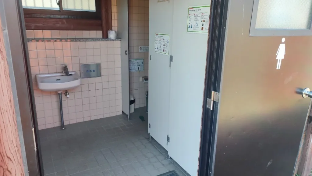 ソラランド平尾台（平尾台自然の郷）キャンプ場 女性トイレ
