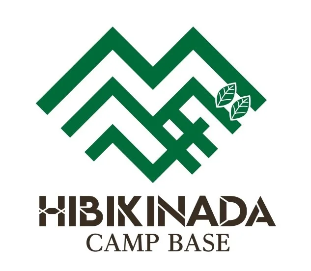 HIBIKINADA CAMP BASE（響灘キャンプベース）のロゴ