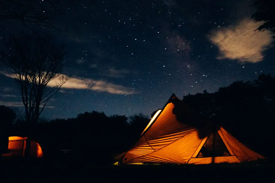 HIBIKINADA CAMP BASE（響灘キャンプベース）夜のテントサイト雰囲気