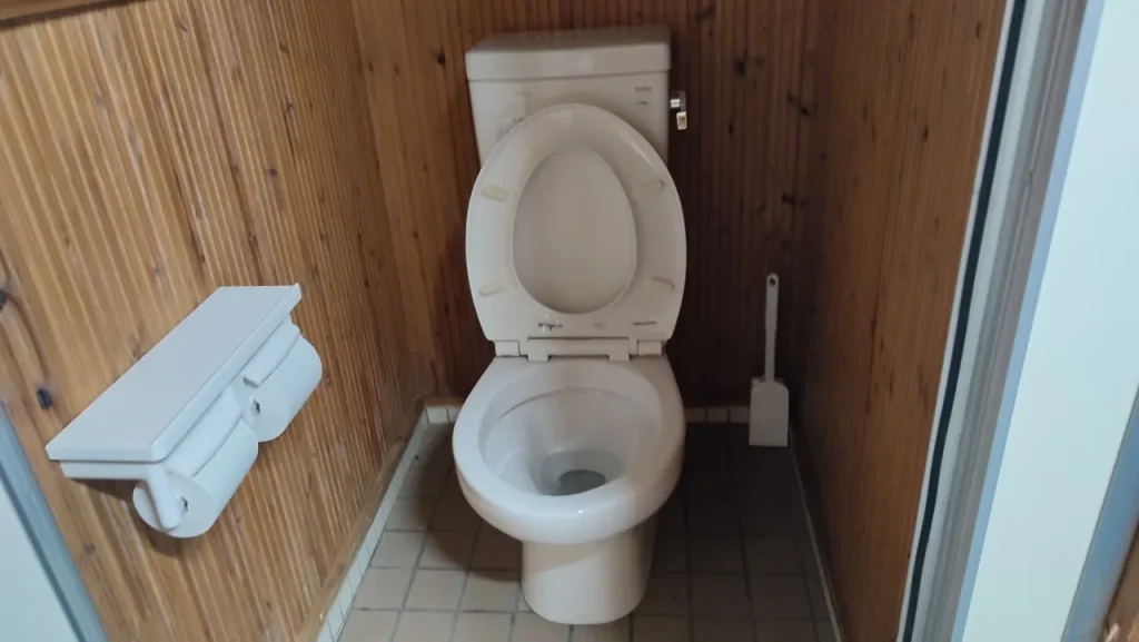 日之影キャンプ村 男性洋式トイレ