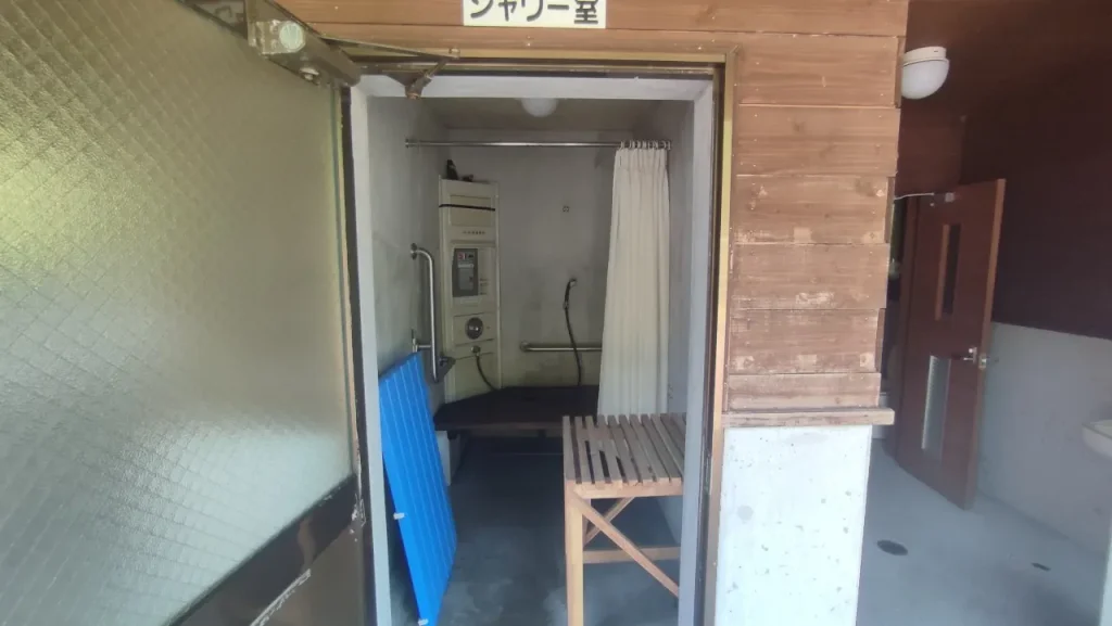 板ヶ原オートキャンプ場 シャワー室