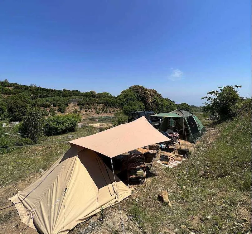 かしま自然農園キャンプ場 テントを2設営した状態