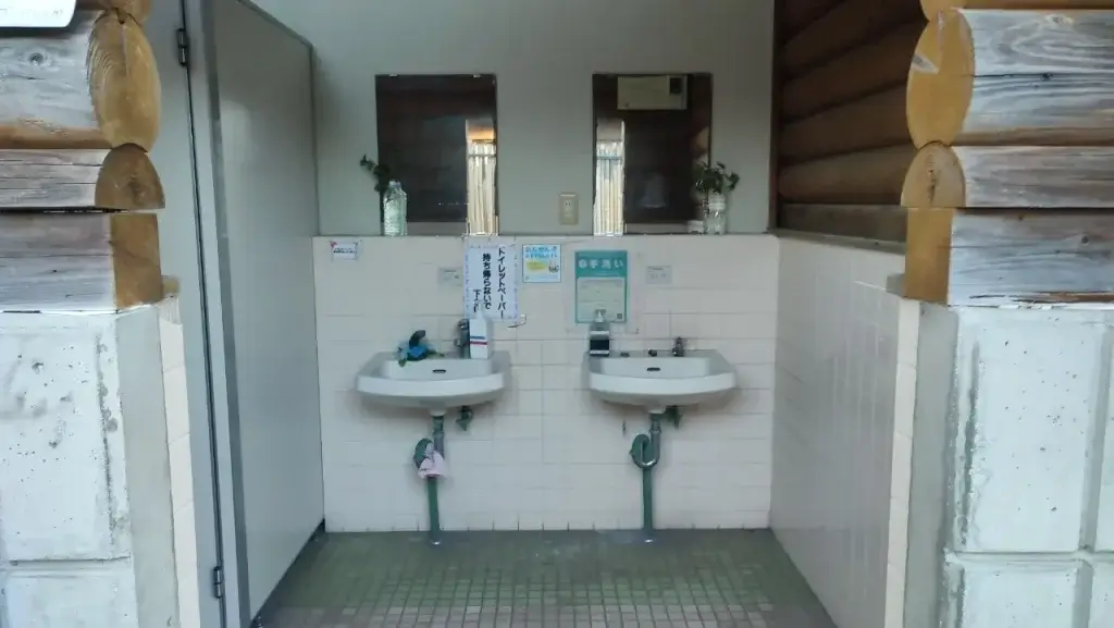 長崎鼻リゾートキャンプ場 管理付近のトイレ内