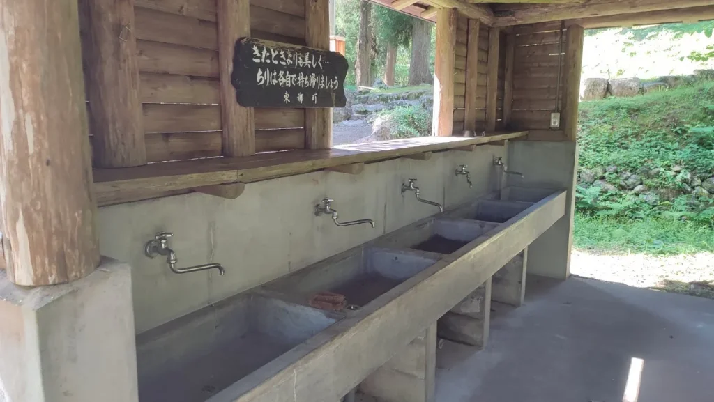 牧水公園キャンプ場 炊事場の洗い場（キャンプサイトに近い方）