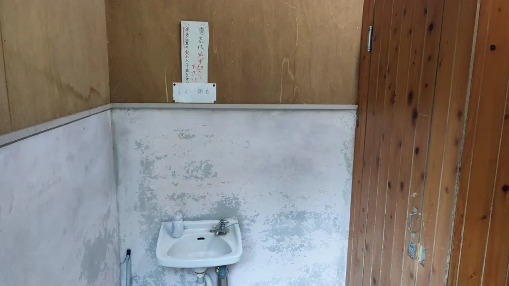 祝子川キャンプ場・コテージ大崩 女性トイレ手洗い場