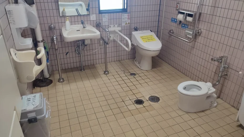 道の駅 北浦 キャンプ場 道の駅 北浦付近の女性トイレのバリアフリートイレ