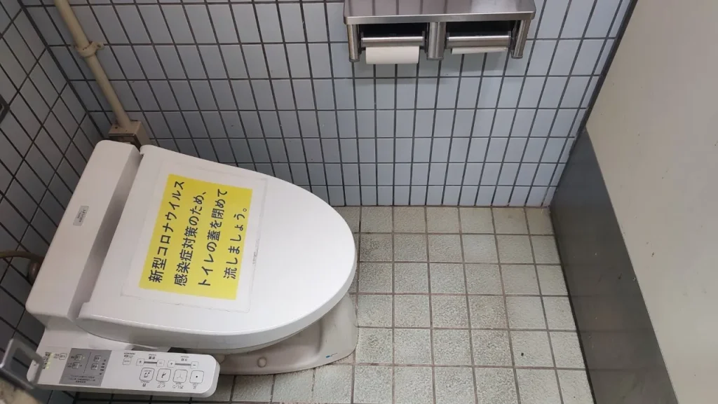 道の駅 北浦 キャンプ場 道の駅 北浦付近の男性トイレの洋式