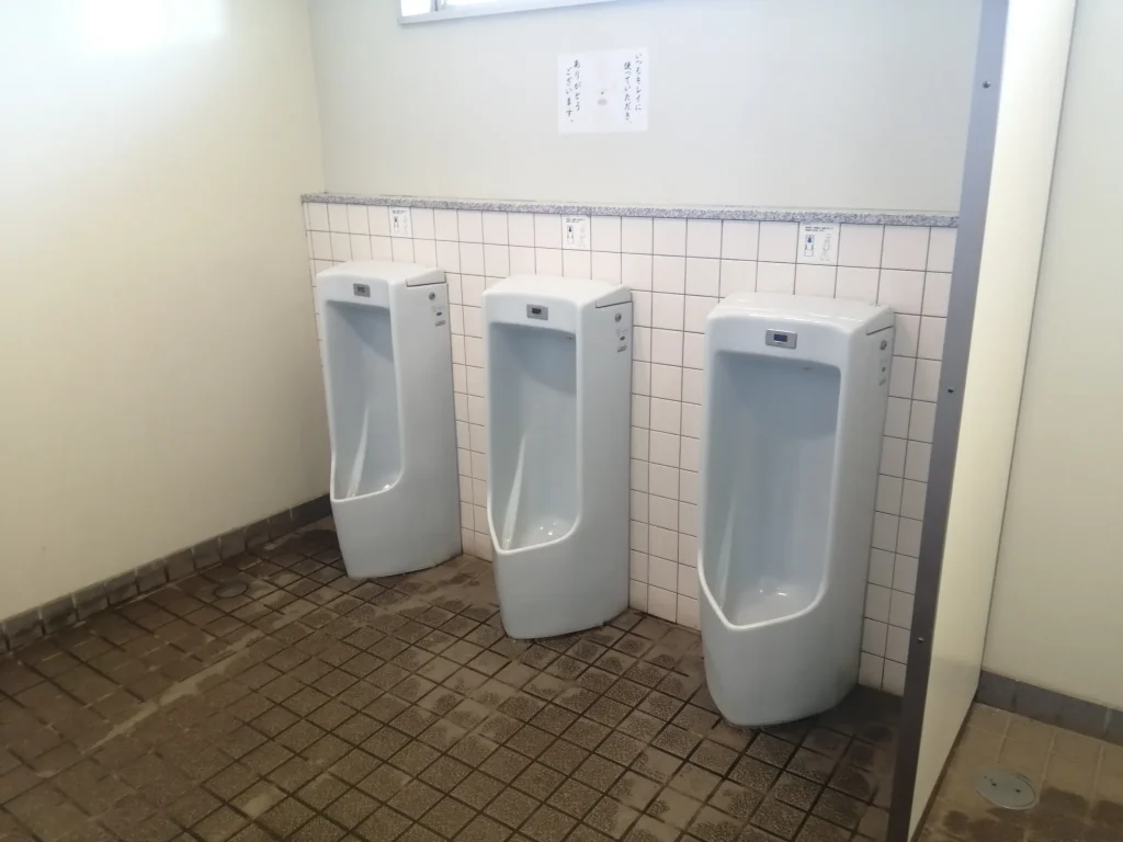 るるパークオートキャンプ場 管理事務所付近の男性トイレの小便器