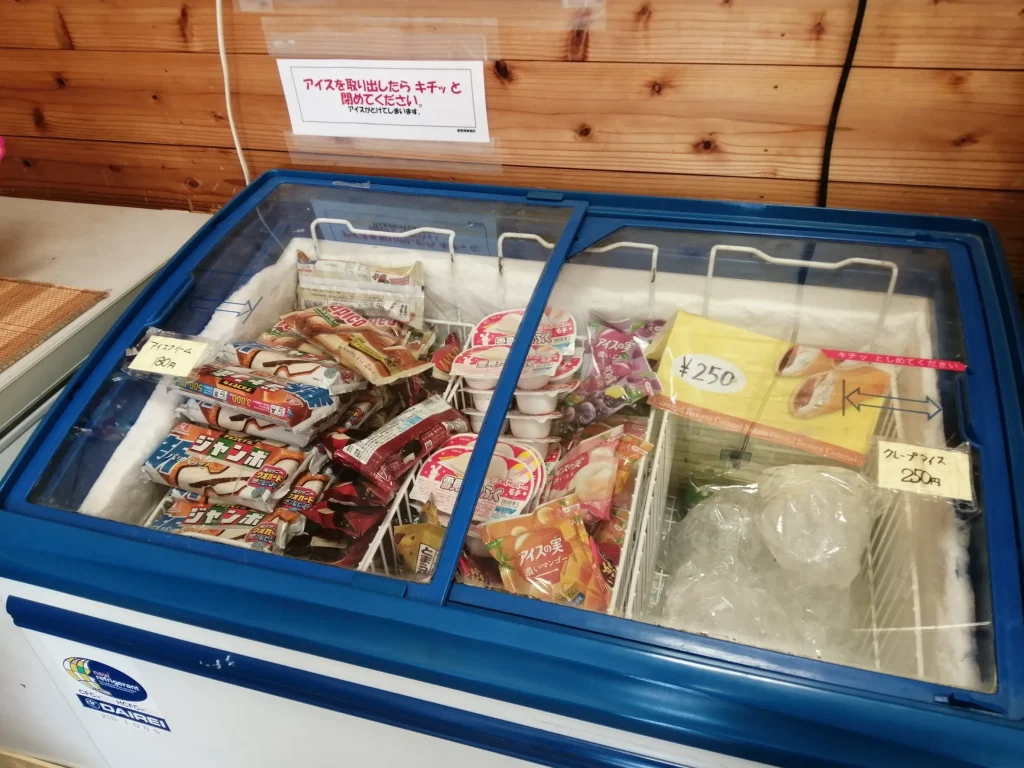 るるパークオートキャンプ場 管理事務所内で販売されているアイス