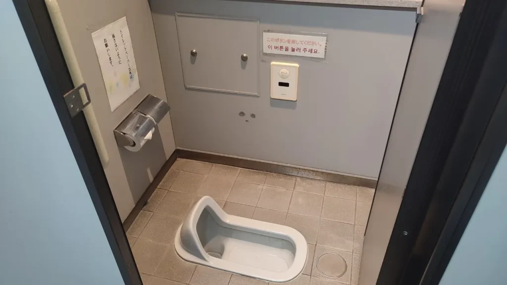 RVパークsmart岡城跡　男性和式トイレ
