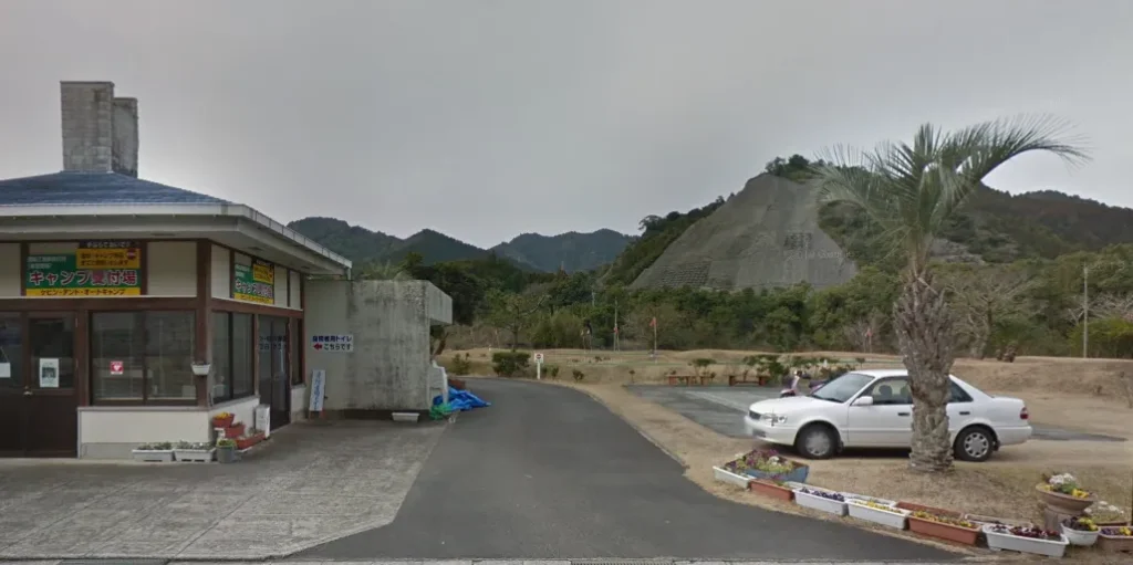 須美江家族旅行村キャンプ場 管理棟前駐車場