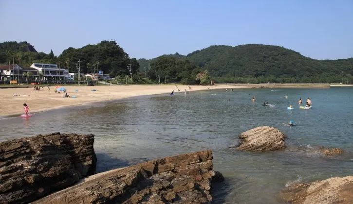 須美江家族旅行村キャンプ場 海水浴の風景