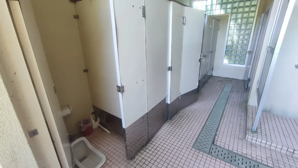 波当津海水浴場 女性トイレ