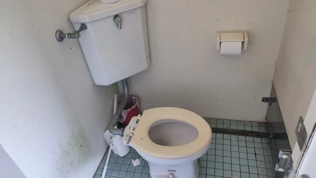 波当津海水浴場 男性洋式トイレ
