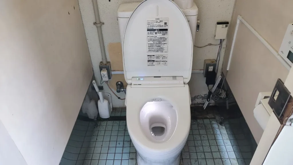 波当津海水浴場 男性洋式ウォシュレット付きトイレ