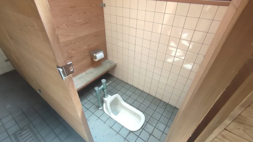 猪崎鼻公園キャンプ場 男性トイレの和式