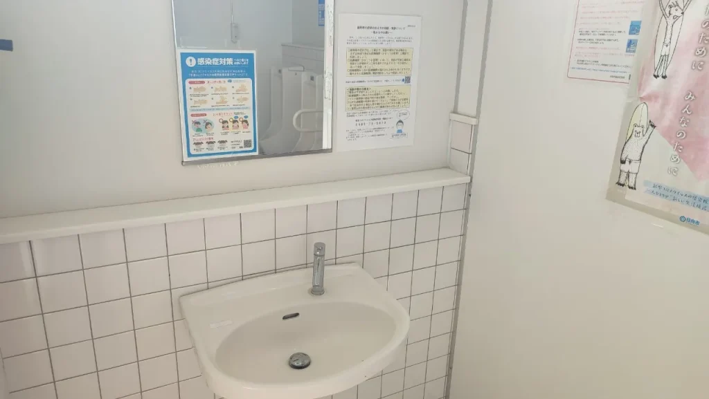 金ヶ浜キャンプ場 男性トイレ手洗い場