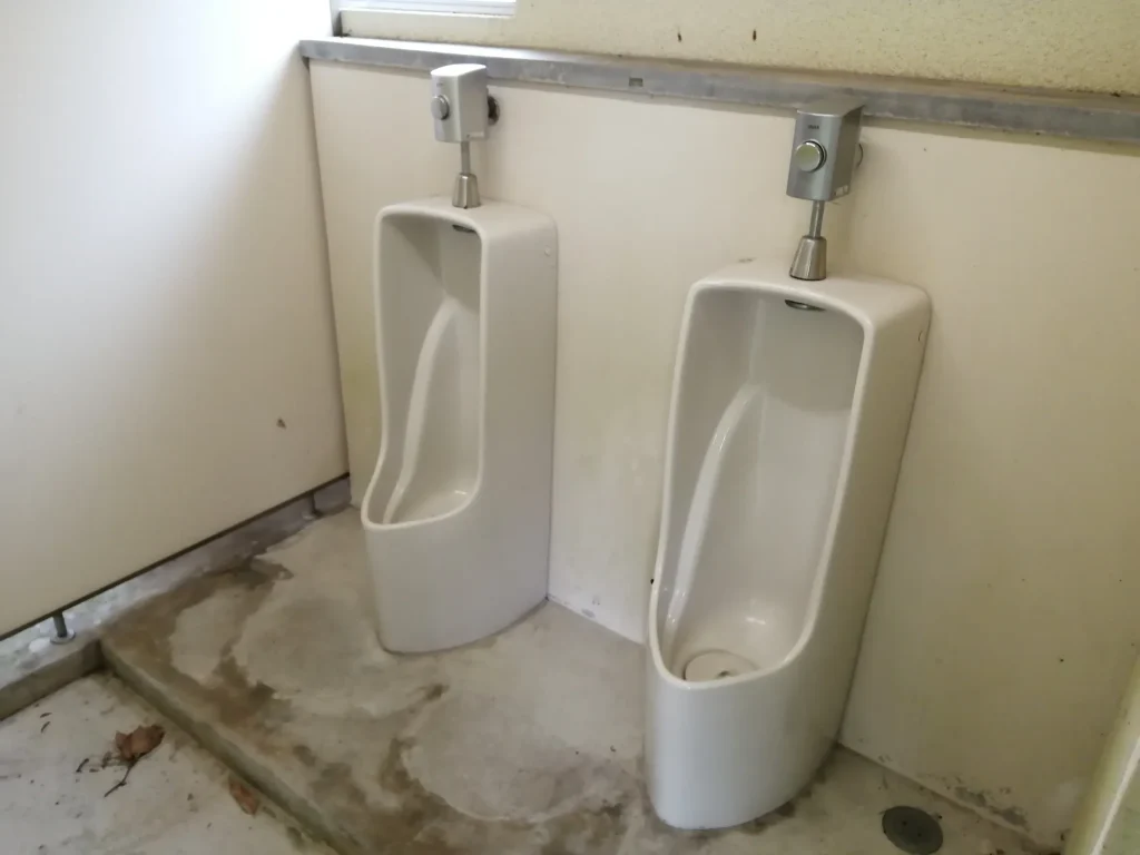 九六位山キャンプ場 男性トイレ