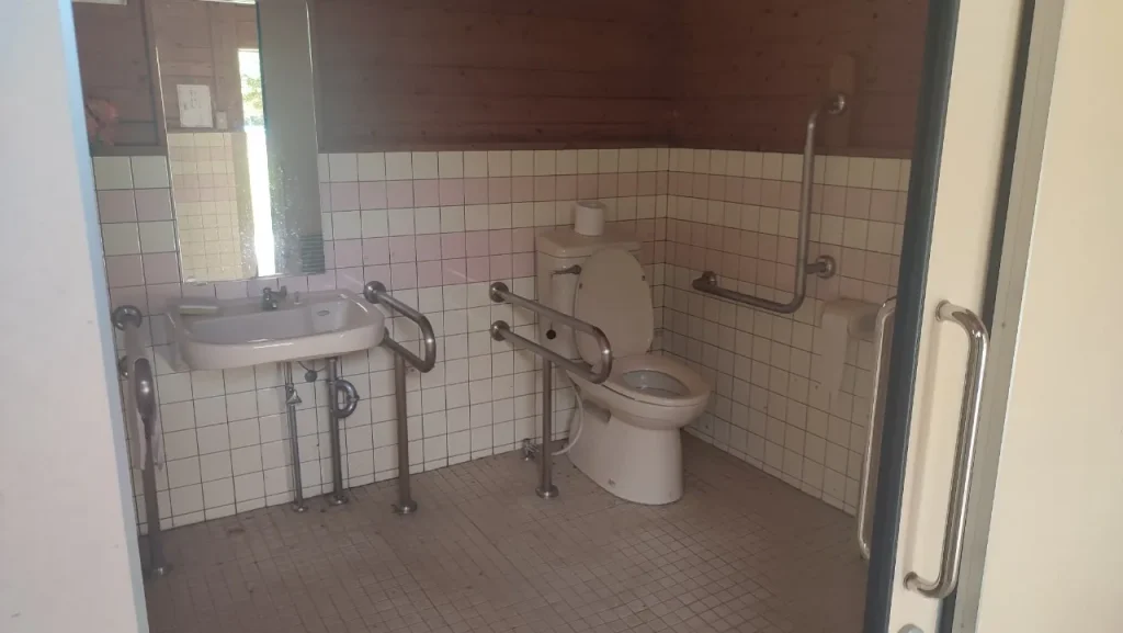 蜂之巣キャンプ場 女性トイレのバリアフリートイレ