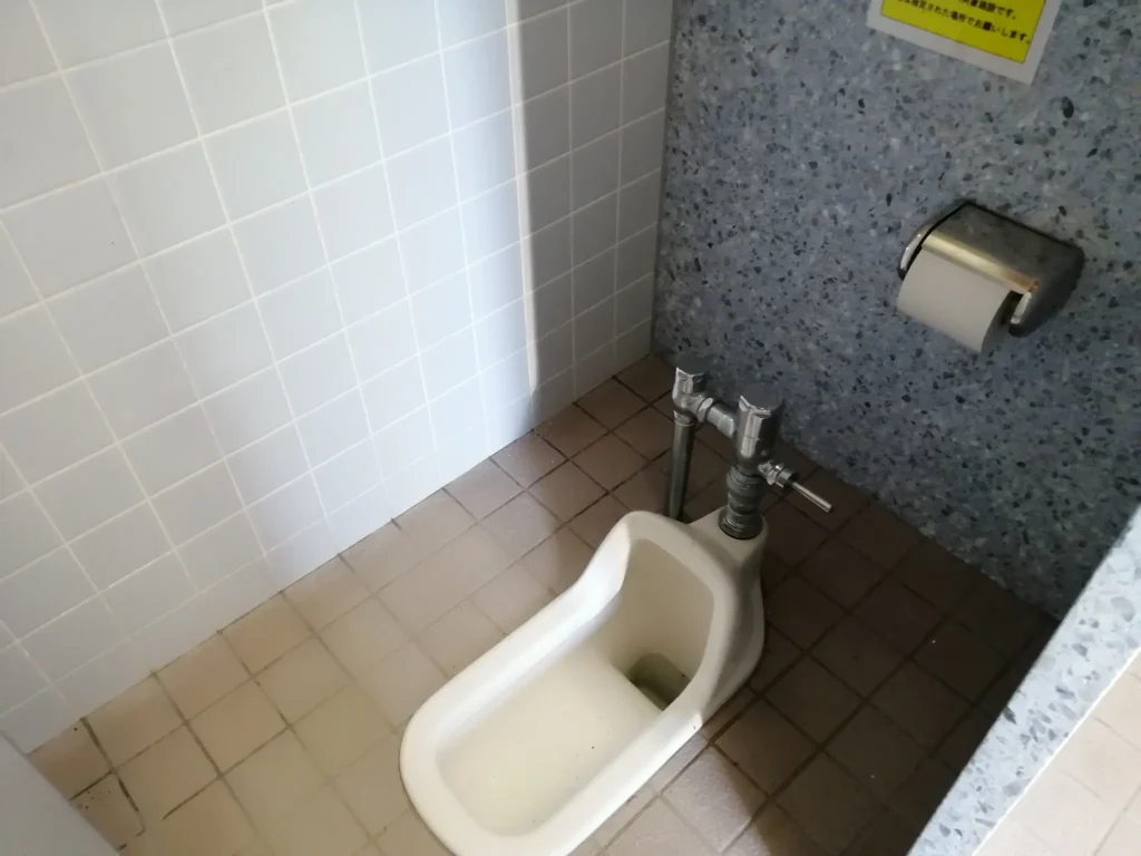 美郷レイクランド（旧 石峠レイクランド）男子トイレ和式