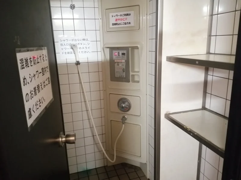 栄松ビーチ・キャンプ場 シャワー室（女性用）