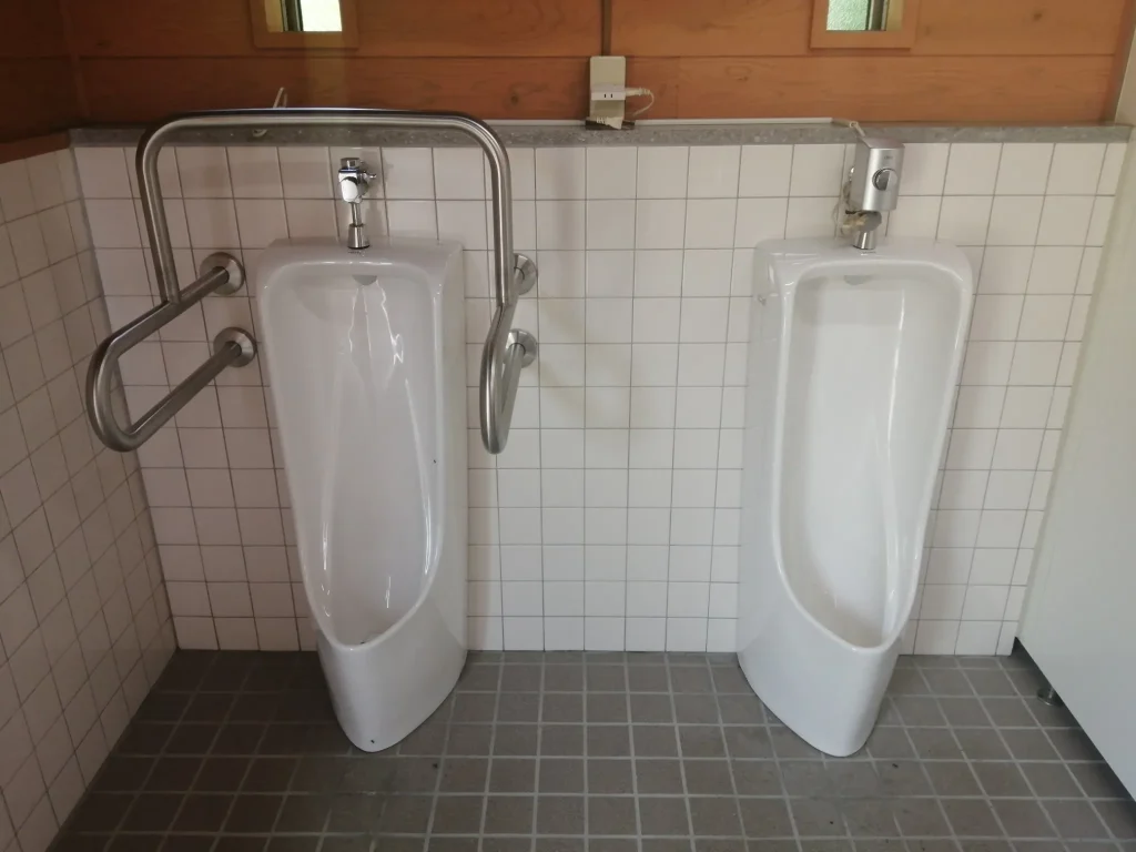 鹿川キャンプ場 オートサイト付近の男性トイレ小便器