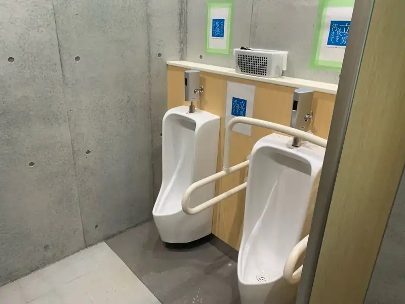 若杉楽園キャンプ場　男性トイレ