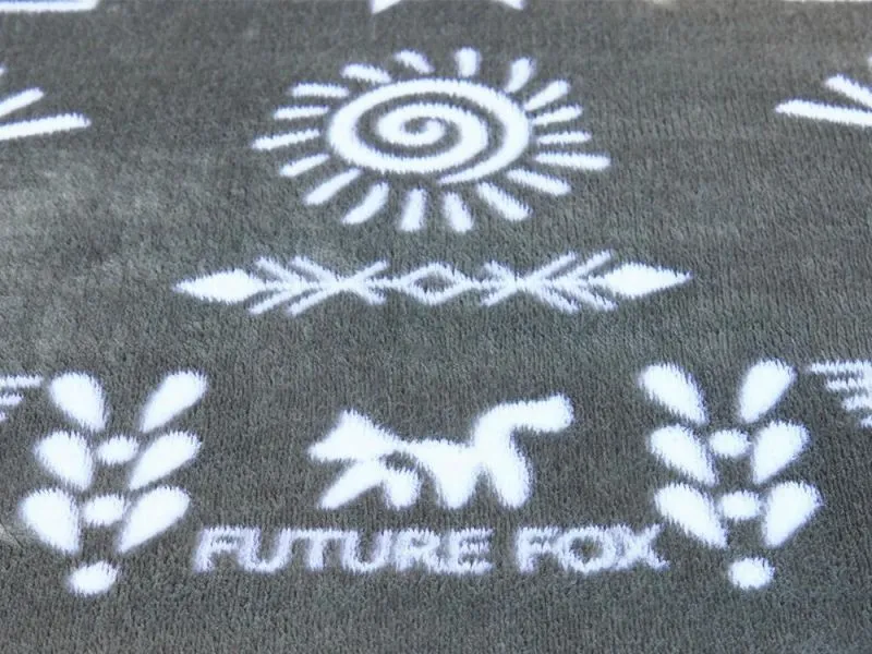 FUTURE FOX「ナバホ柄 電熱マット」 肌触りの良いふわふわ素材