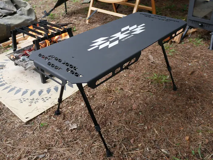 FUTUREFOX「ナハボ焚き火サイドテーブル」焚き火の側でも使用可能