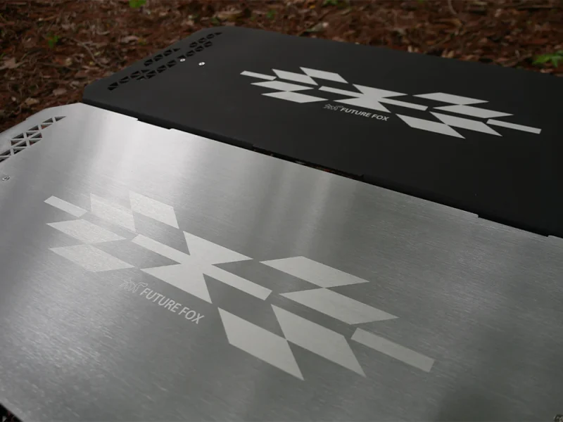 FUTUREFOX「ナハボ焚き火サイドテーブル」ナバホ柄をレーザー加工の刻印