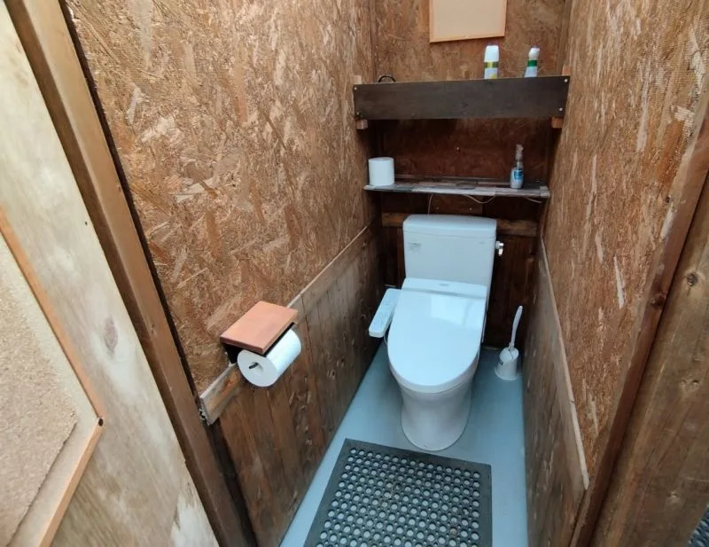 9.BASE（ナインベース）男性個室トイレ