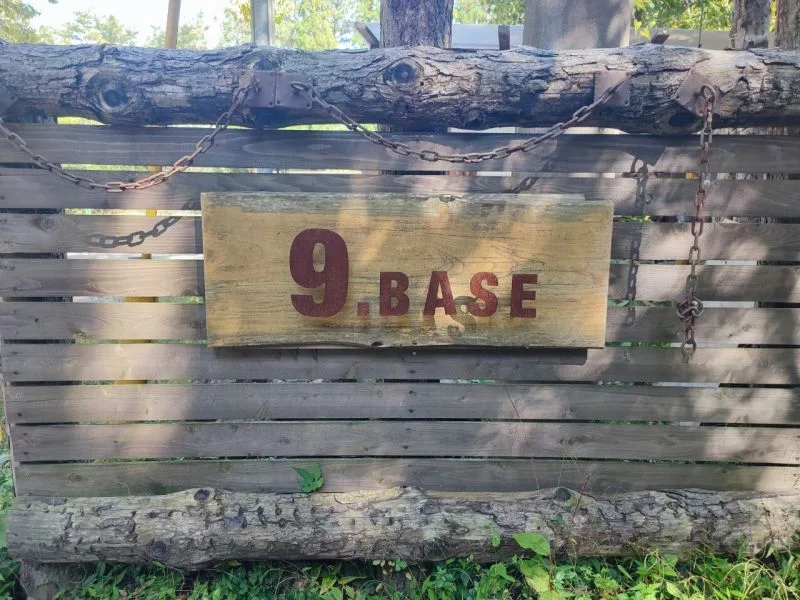9.BASE（ナインベース）看板