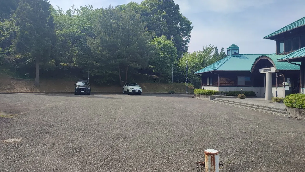 大分県県民の森 平成森林公園 キャンプ場 管理棟前駐車場